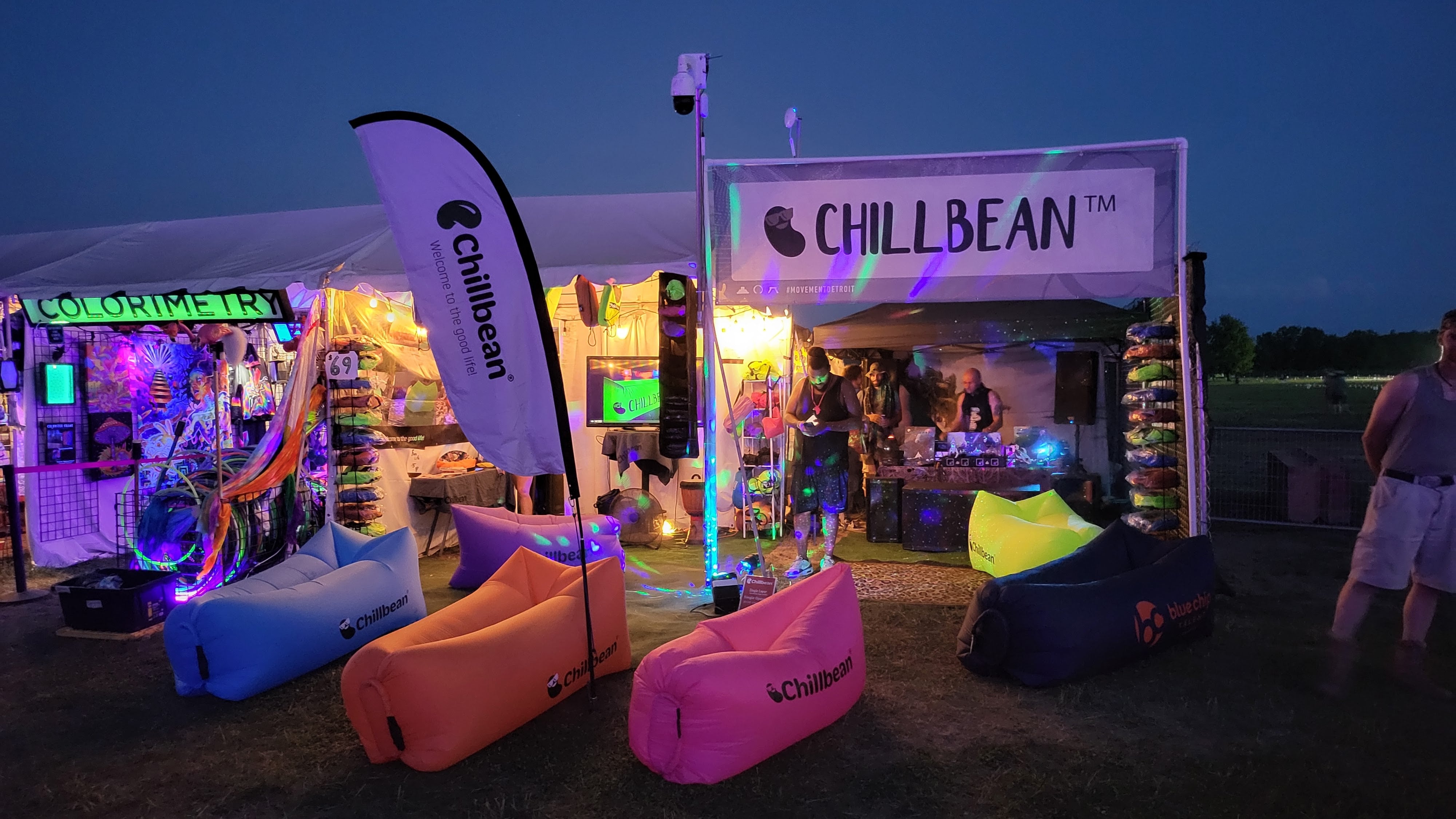 Chase Comfort and Adventure: Your Perfect Outdoor Companion - The CHILLBEAN Inflatable Lounger!